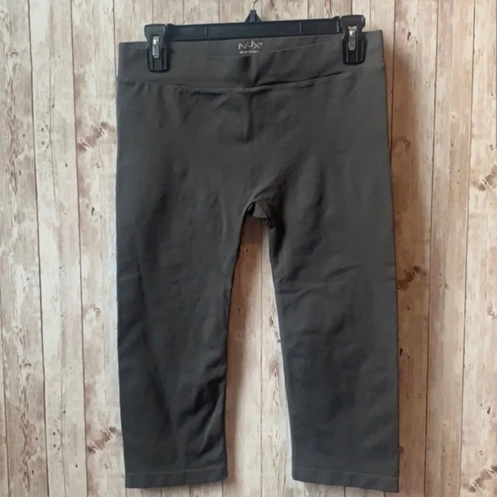 🐺NUX Grey Active Short Capri pants